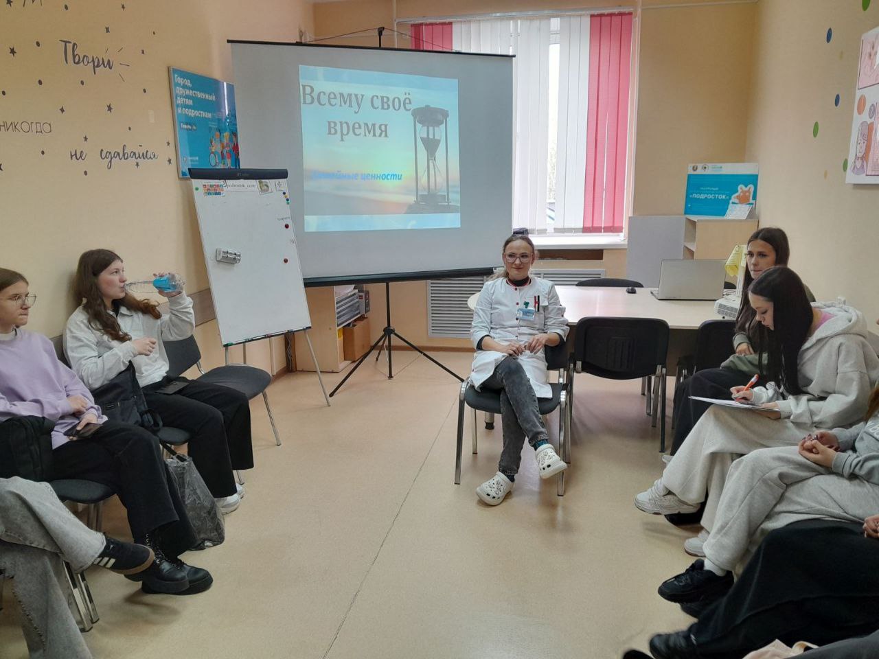 Открытый диалог с психологом: учащиеся колледжа посетили центр «Подросток»
